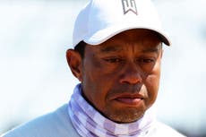 Tiger Woods llora al recorrer el hoyo 18 en St Andrews posiblemente por última vez