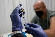 ¿Tienes una marca en el brazo? Puedes ser inmune contra la viruela del mono