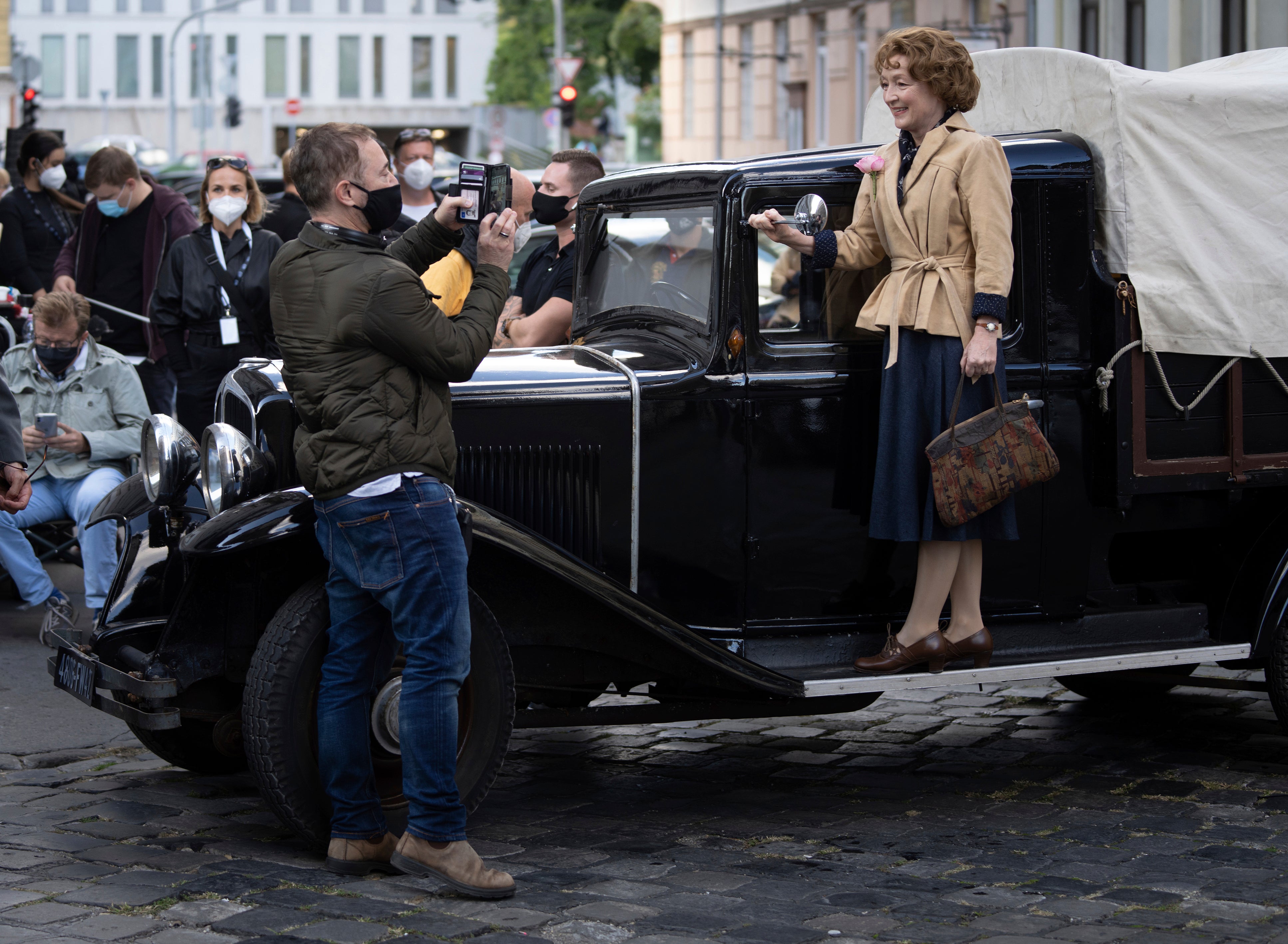 MRS. HARRIS GOES TO PARIS