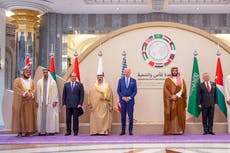 Biden posa en “foto familiar” con el príncipe heredero saudí tras discutir asesinato de Khashoggi