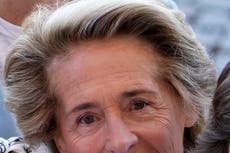 Defensores LGBTQ piden renuncia de una ministra en Francia