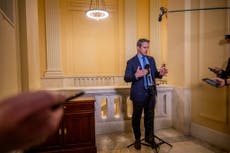 Kinzinger critica a Servicio Secreto por declaraciones “contradictorias” sobre textos eliminados del 6 de enero