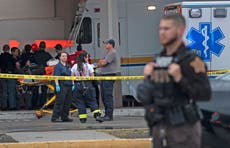 Los testigos describen el caos del tiroteo en el centro comercial de Indiana que dejó cuatro muertos