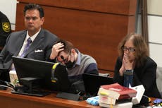 Sentencia de Nikolas Cruz: el tirador se cubrió la cara cuando reprodujeron los horribles vídeos de la masacre
