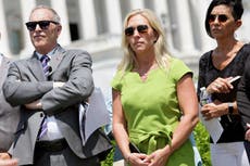 Twitter marca tuit de MTG por “incitar al odio” en mensaje transfóbico sobre funcionaria