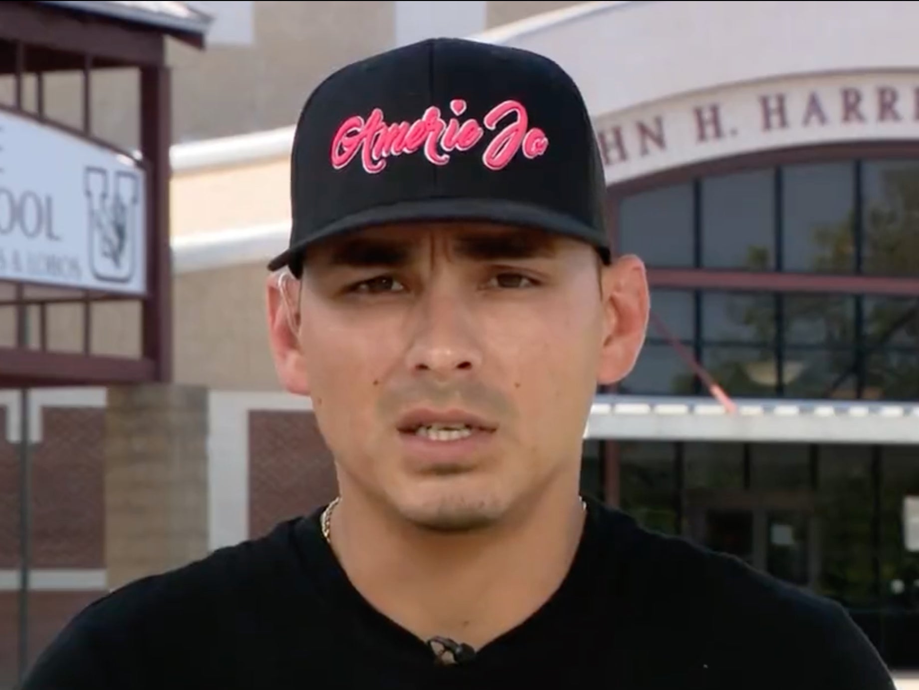 El padrastro de una niña asesinada en la masacre de Uvalde dice que las autoridades “nos mienten en la cara”