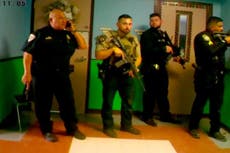 Consejo de Uvalde investigará a todos los policías de la ciudad que respondieron a tiroteo