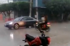 Conductor pierde el control y arrolla a un vendedor ambulante en la Ciudad de México