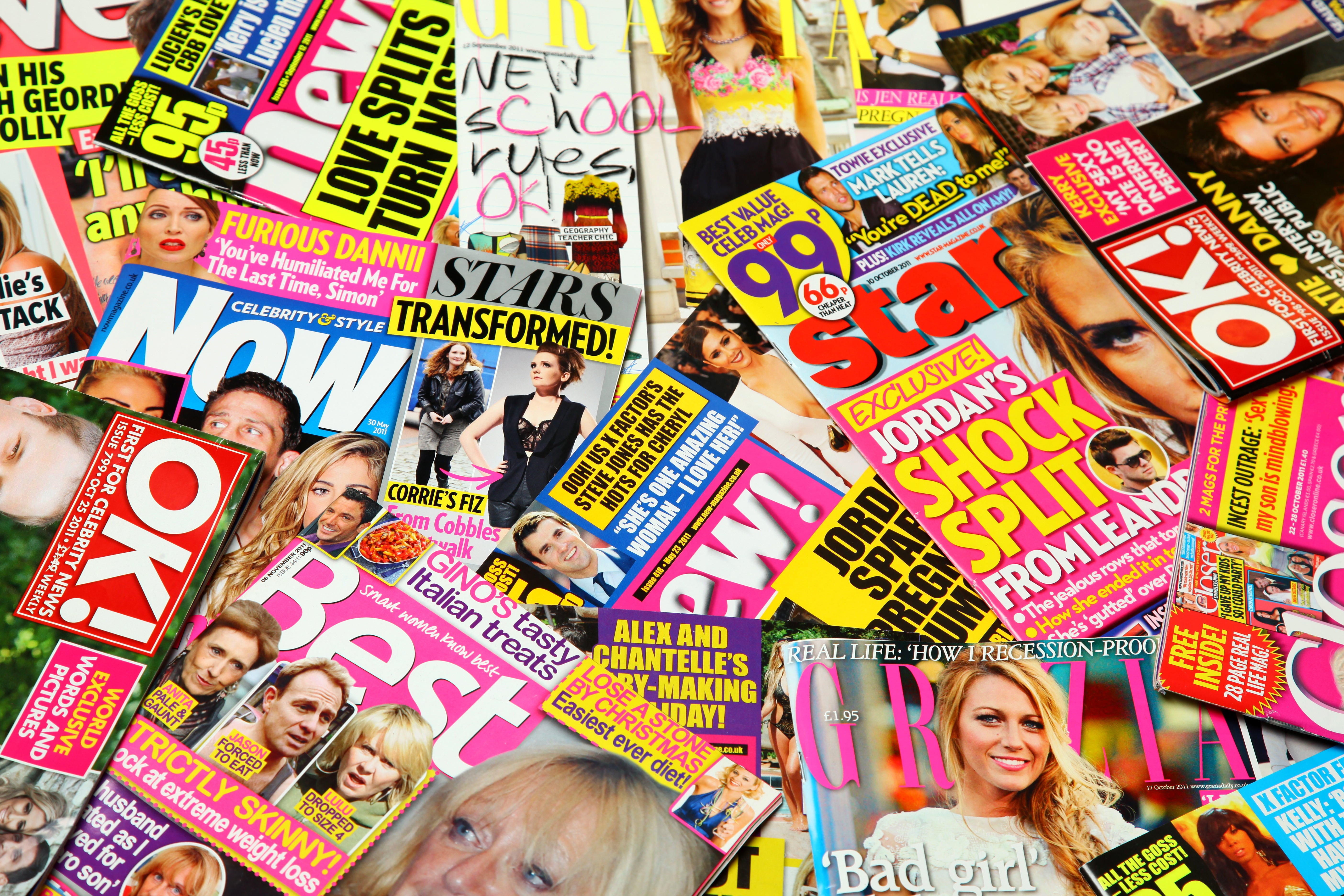 Una selección de revistas británicas de chismes de principios de la década de 2010