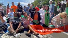 Arrestan a congresista Alexandria Ocasio-Cortez en manifestación por el derecho al aborto en Washington  