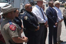 Exigen que jefe de policía de Uvalde, Texas, sea despedido