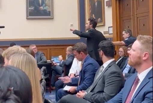 Sobreviviente de Parkland es expulsado de reunión sobre control de armas