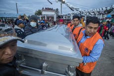 Acusan a dos hombres por tragedia en la que murieron 53 migrantes dentro de un tráiler