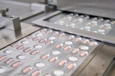 ¿Qué es Paxlovid? Lo que necesitas saber sobre el medicamento antiviral contra el covid que toma Joe Biden