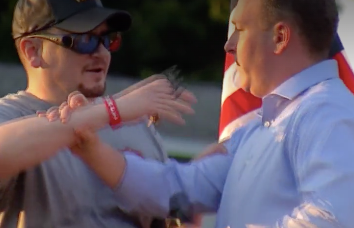 El atacante de Lee Zeldin, David Jakubonis, fue detenido por un cargo de agresión federal