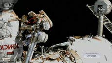 Así fue la caminata espacial de un cosmonauta ruso y una astronauta italiana 