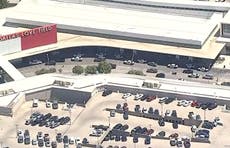 Policía balea a mujer en el aeropuerto Love Field, Dallas, tras disparar arma de fuego en la terminal