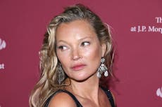 Kate Moss dice que se sintió “vulnerable y asustada” durante sesión de fotos con Mark Wahlberg en 1992