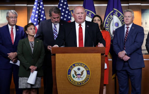 Legislador republicano asiste a la boda gay de su hijo después de votar en contra del matrimonio igualitario