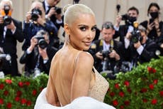 Kim Kardashian provoca críticas tras compartir foto de su hija Chicago y Kendall Jenner