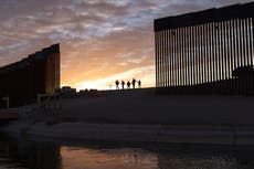 El gobierno de Biden cerrará huecos en el muro fronterizo entre EE.UU. y México