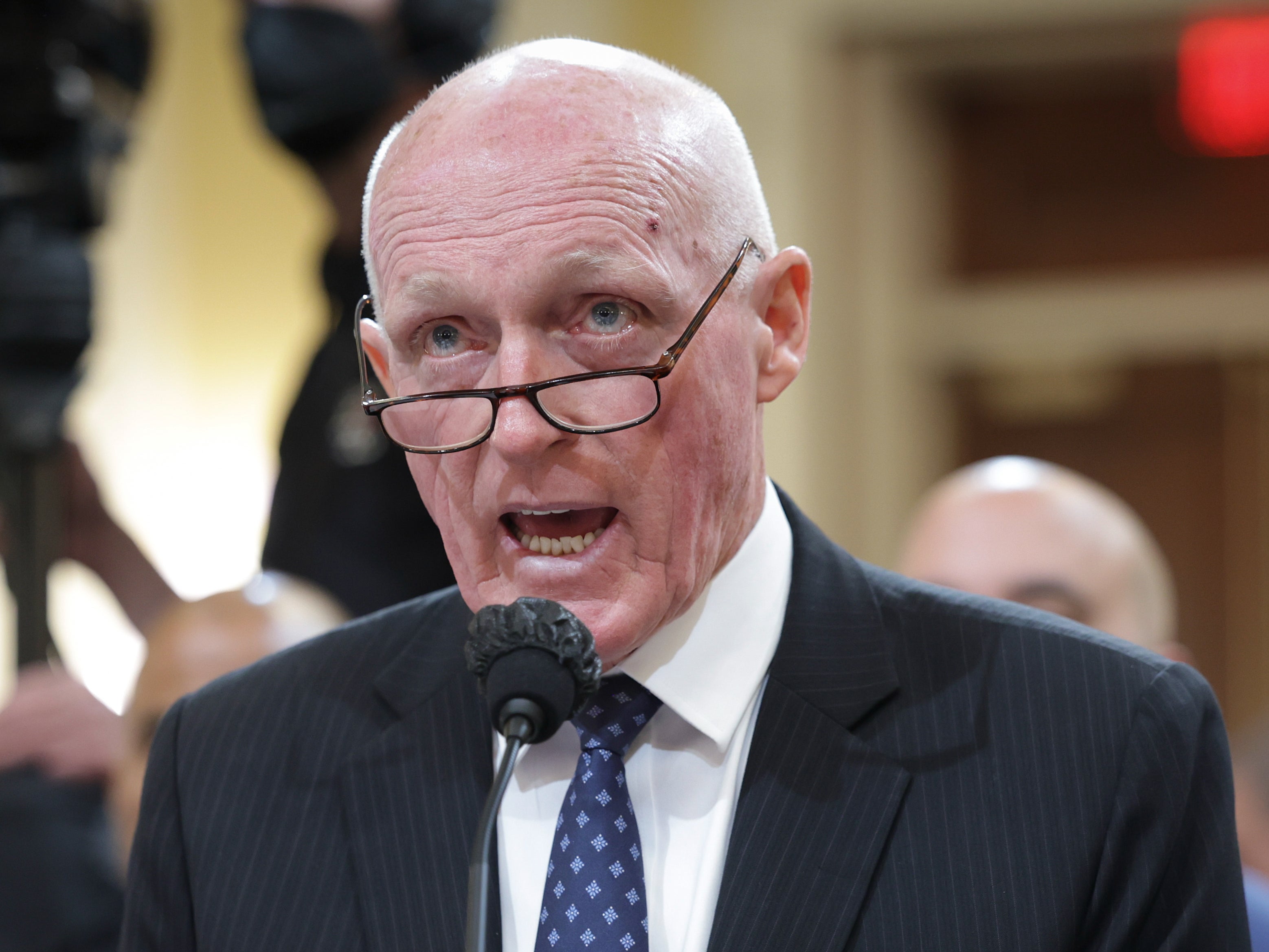 “Gobiernan mediante la matonería”: Rusty Bowers habla contra Trump después del testimonio del 6 de enero