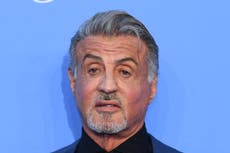 Sylvester Stallone califica a los productores de ‘Rocky’ de “chupasangre” y los representa como vampiros