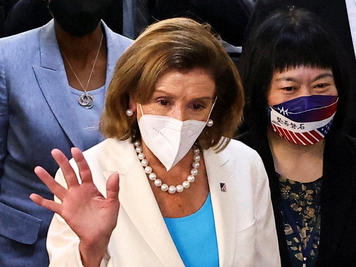 Pelosi insinúa que las críticas de China por su viaje a Taiwán son sexistas