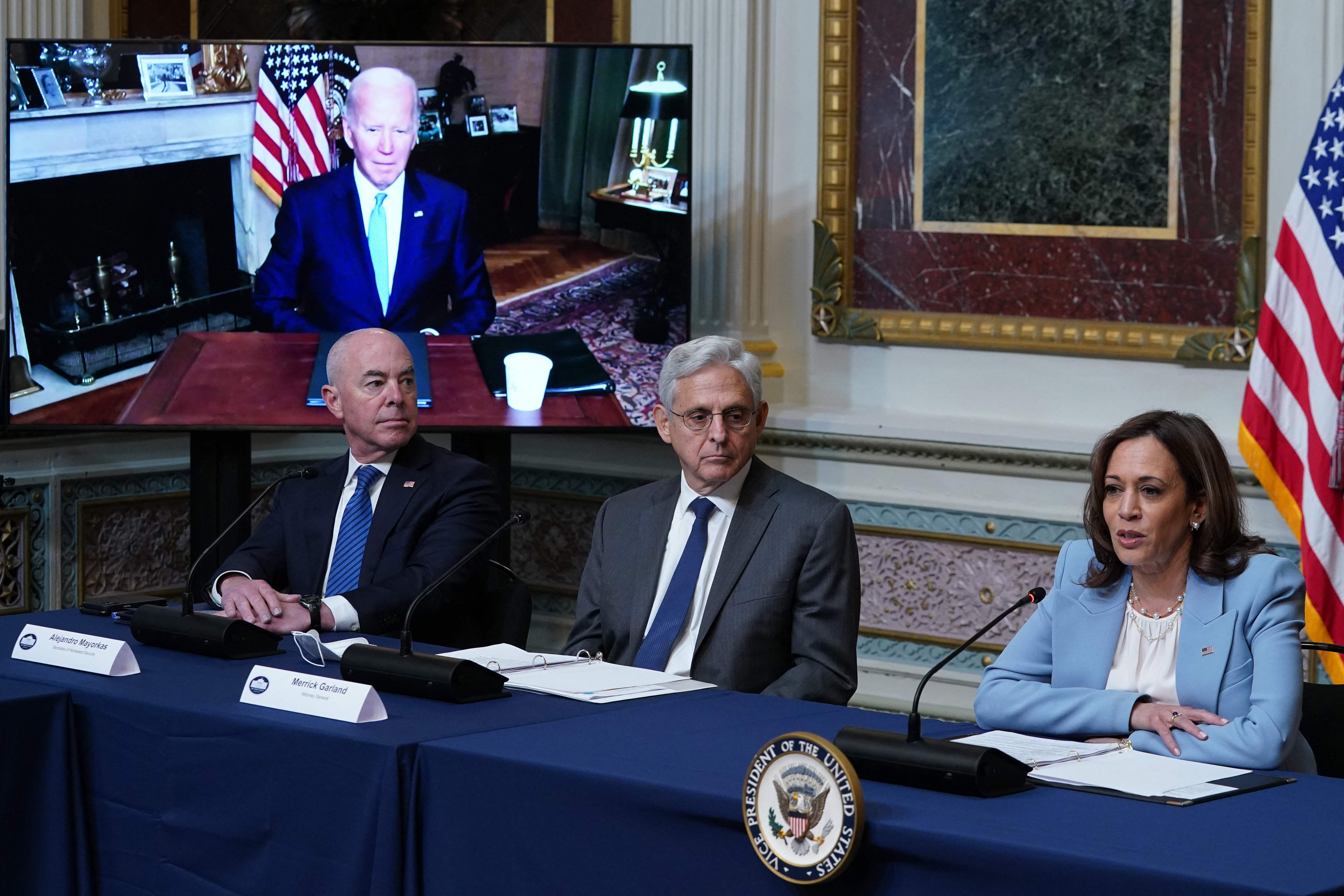 Biden firma una orden ejecutiva que protege los viajes interestatales para recibir servicios de aborto