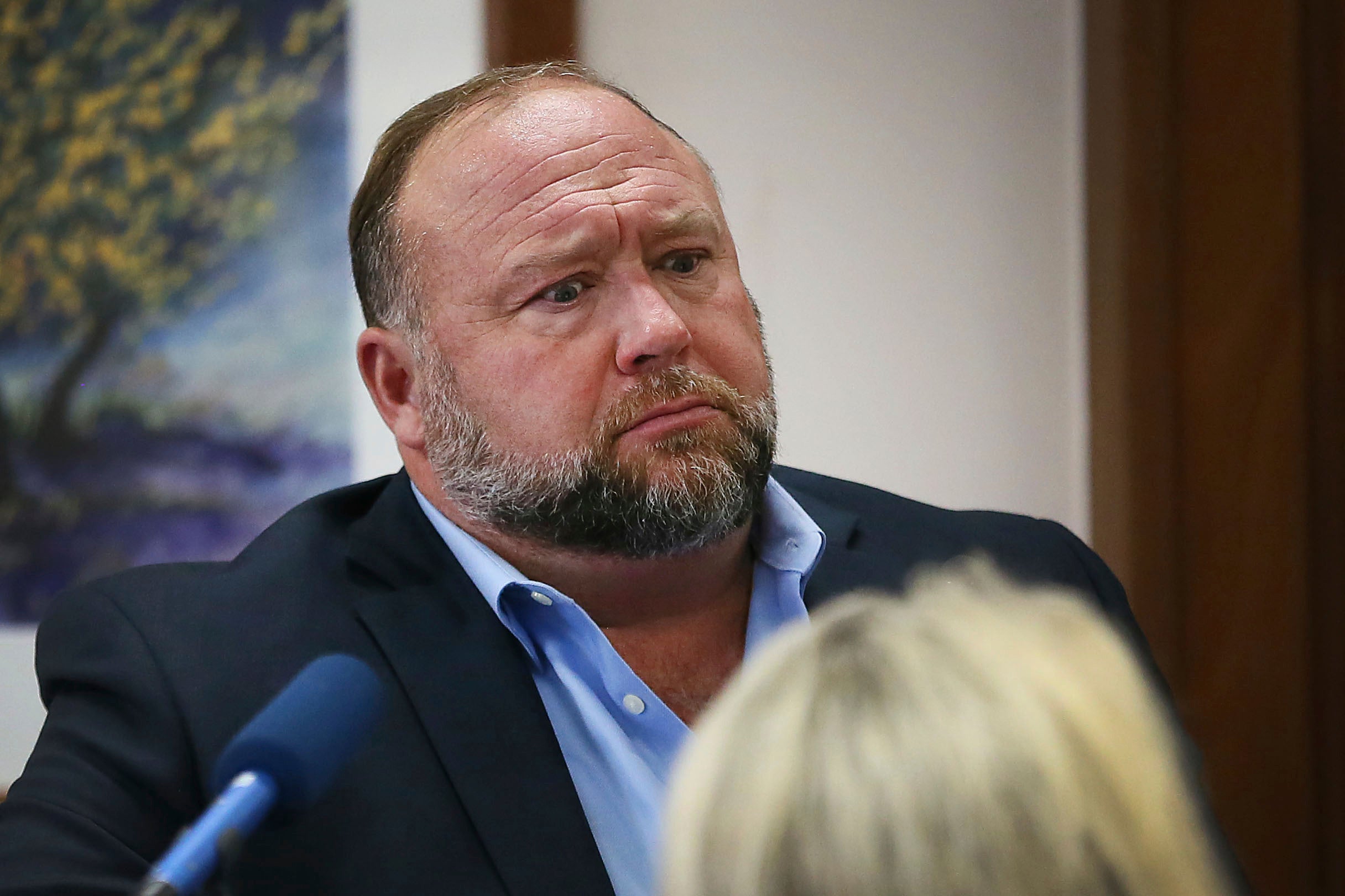 Juicio de Alex Jones: muestran vídeo del presentador de Infowars insultando al jurado y criticando a la jueza