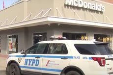 Mujer defiende a hijo acusado de disparar a empleado de McDonald’s por unas papas