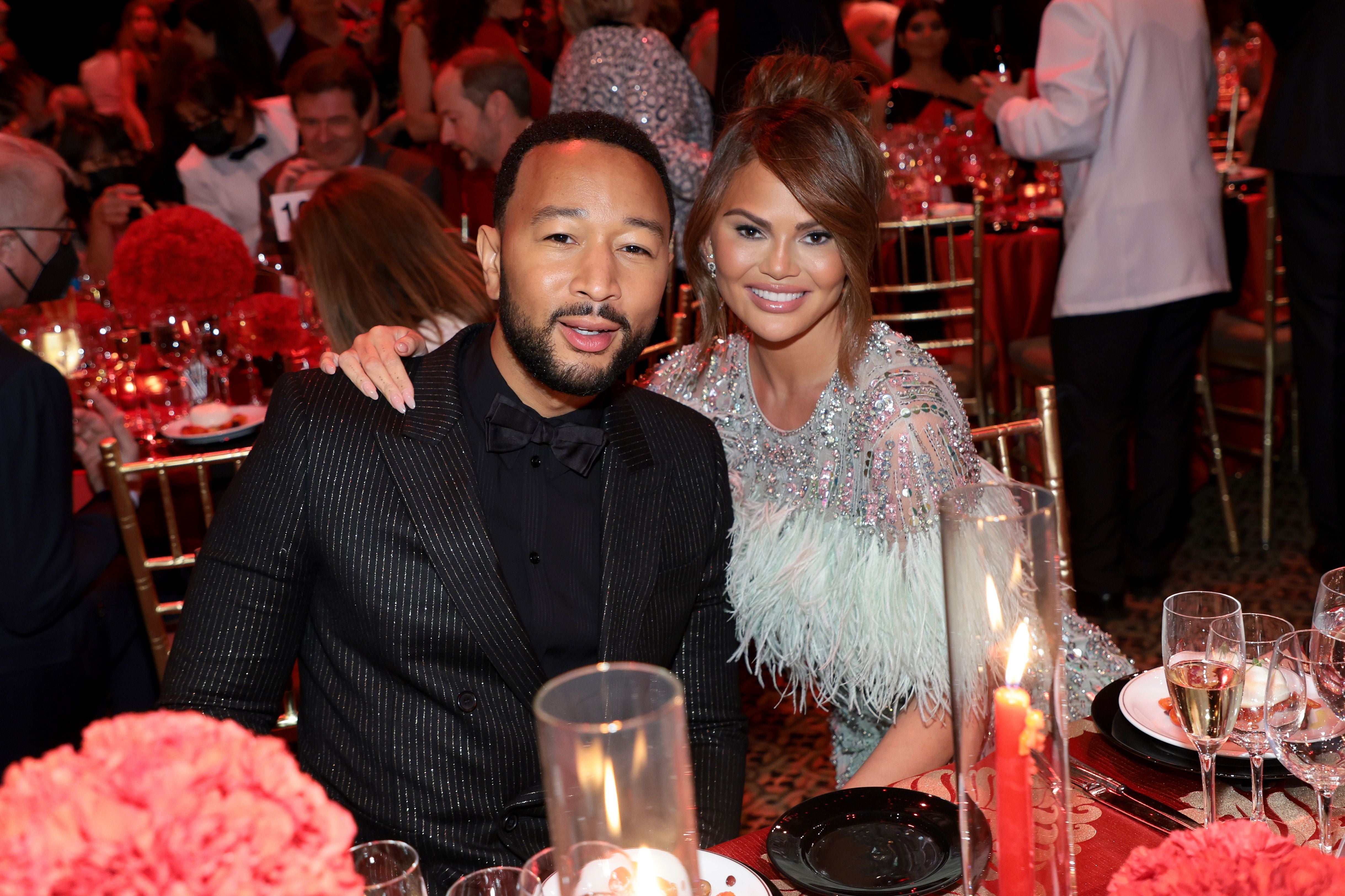 John Legend comparte su conmovedora reacción al embarazo de su esposa Chrissy Teigen