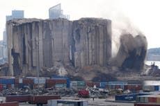 Derrumbe en puerto de Beirut, en aniversario de explosión