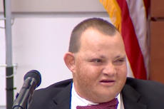 Hijo de la víctima hace una declaración desgarradora durante juicio por pena de muerte del tirador de Parkland