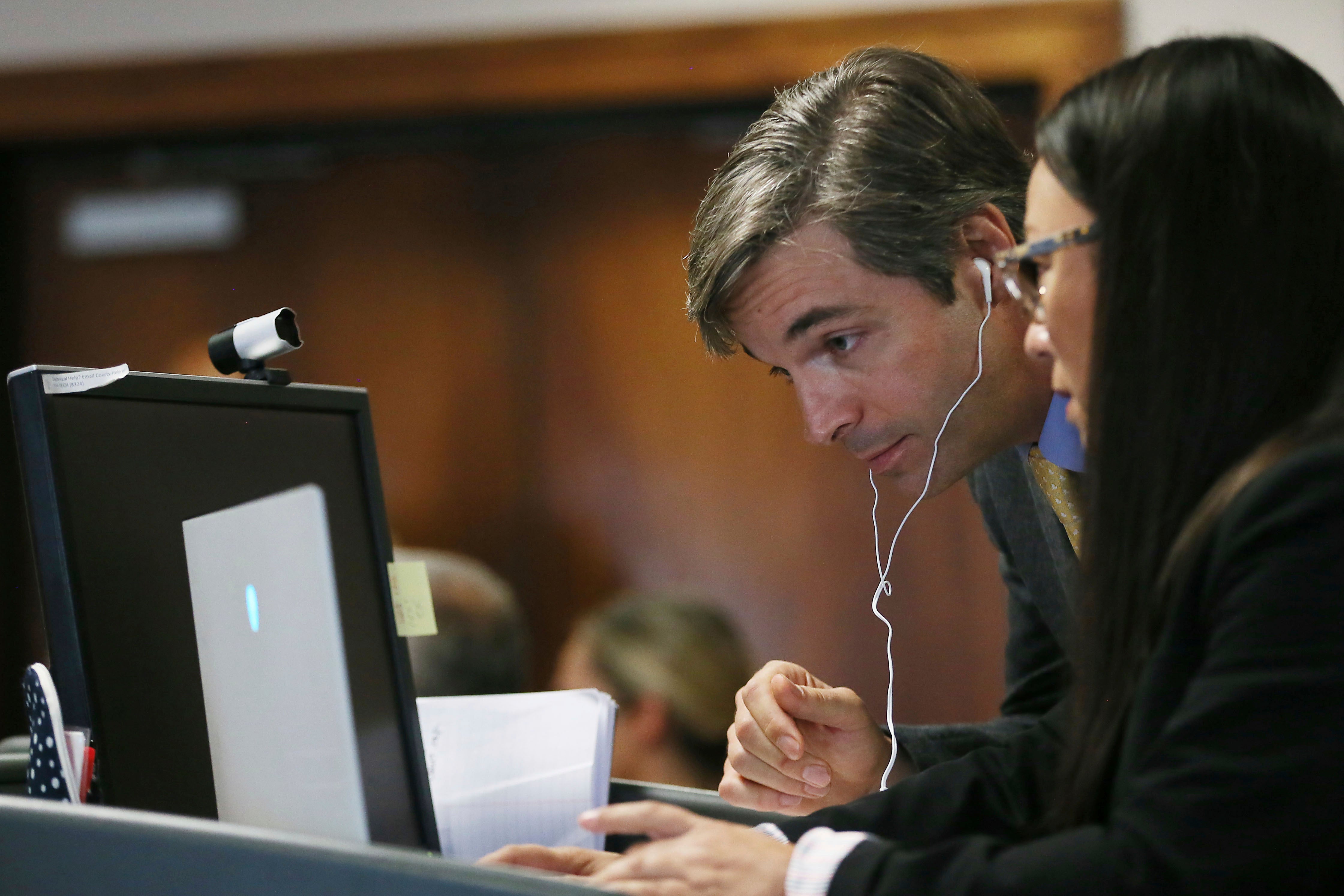 Jueza del caso Sandy Hook califica el comportamiento de los abogados de Alex Jones de “inaudito”