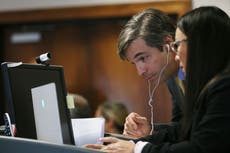 Jueza del caso Sandy Hook califica el comportamiento de los abogados de Alex Jones de “inaudito”