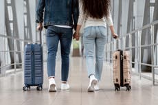 Hombre genera un debate al despotricar sobre la “mala” costumbre de su novia en los vuelos