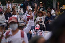 México: Familias de desaparecidos "clausuran" fiscalía