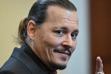 Estrellas de Hollywood quitan ‘like’ a publicación en la que Johnny Depp celebra victoria contra Amber Heard