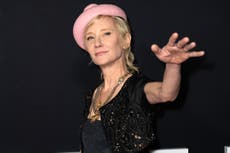 Representantes de Anne Heche ahora dicen que la actriz está “inconsciente” y en “grave estado” tras accidente