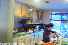 Esposo instaló cámara oculta para atrapar a su esposa dermatóloga envenenándolo, según documentos judiciales