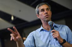 Beto O’Rourke llama “hijo de p***” a un votante durante una exaltada sesión de cabildo en Texas