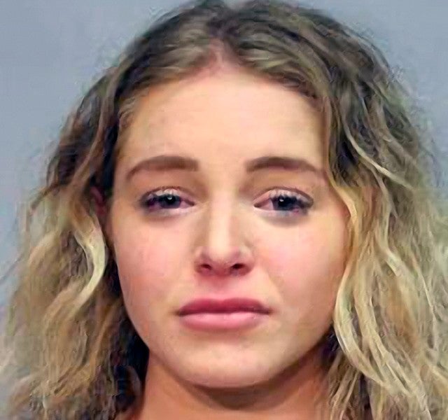 Clenney permanece en prisión desde agosto de 2022, por lo que le quedarían unos dos años de condena
