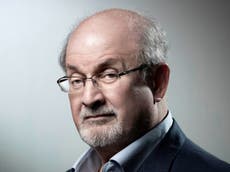 Stephen King y otros escritores reaccionan al ataque a Salman Rushdie en Nueva York