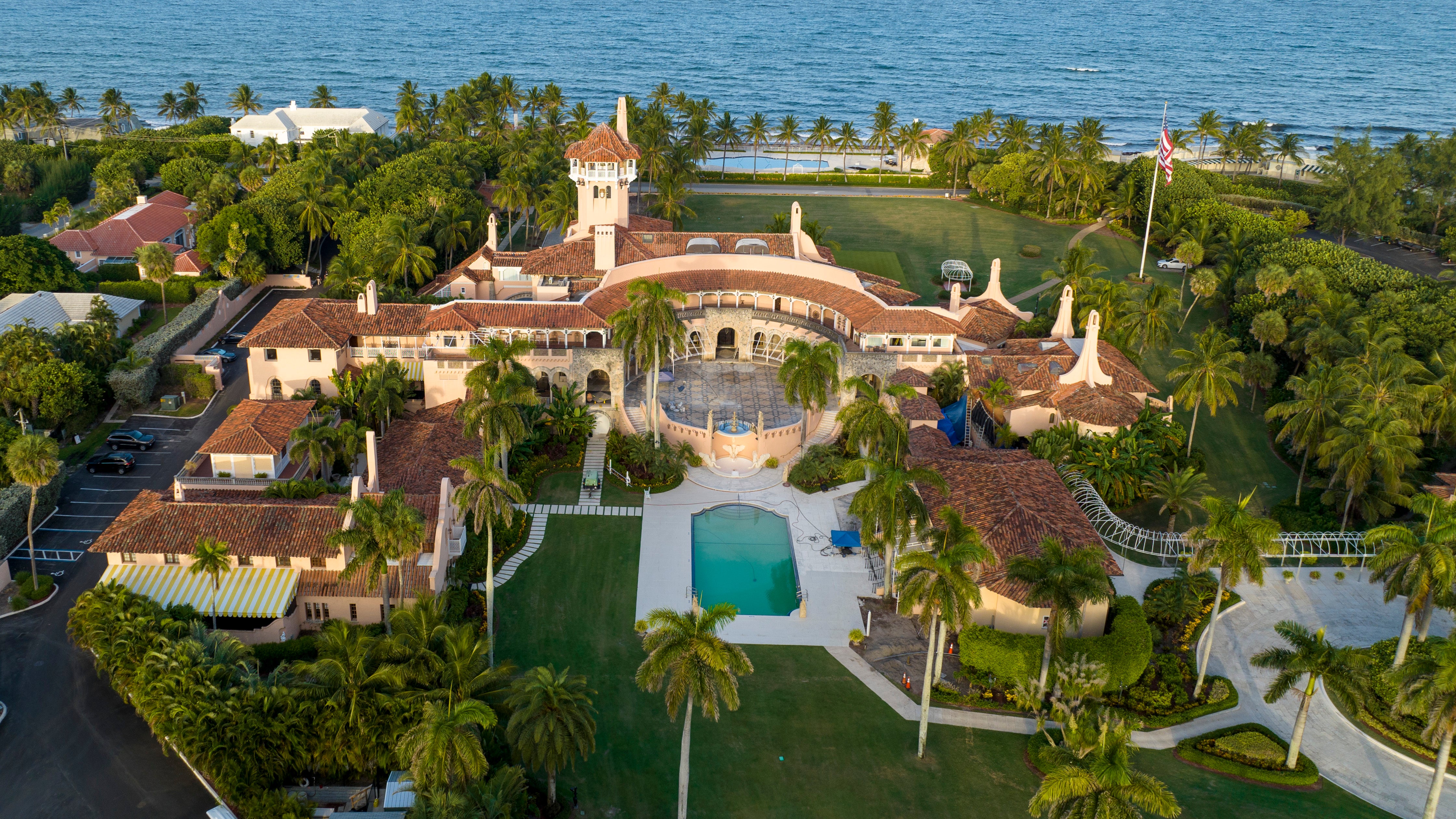 Las alucinantes excusas de Trump para los documentos de Mar-a-Lago se siguen acumulando