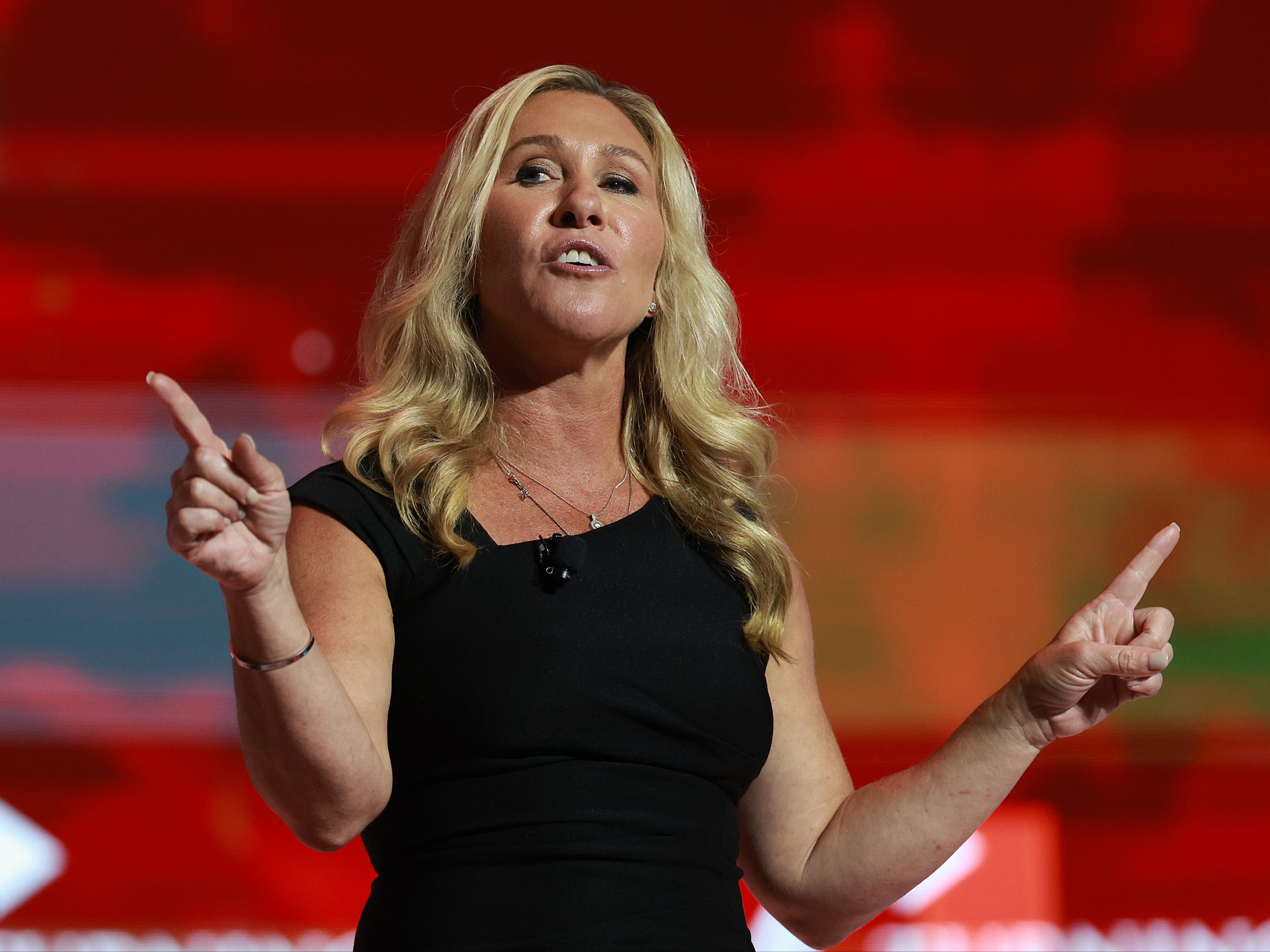 Marjorie Taylor Greene es objeto de burlas por sugerir que las energías renovables no funcionan de noche