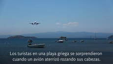 Avión roza cabezas de turistas al aterrizar en Grecia