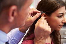 La FDA prepara el camino para que las prótesis auditivas estén disponibles sin receta