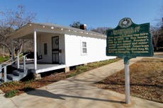 Sube turismo en casa natal de Elvis a 45 años de su muerte