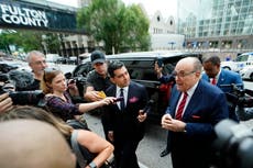 Giuliani comparece en pesquisa sobre elecciones en EEUU